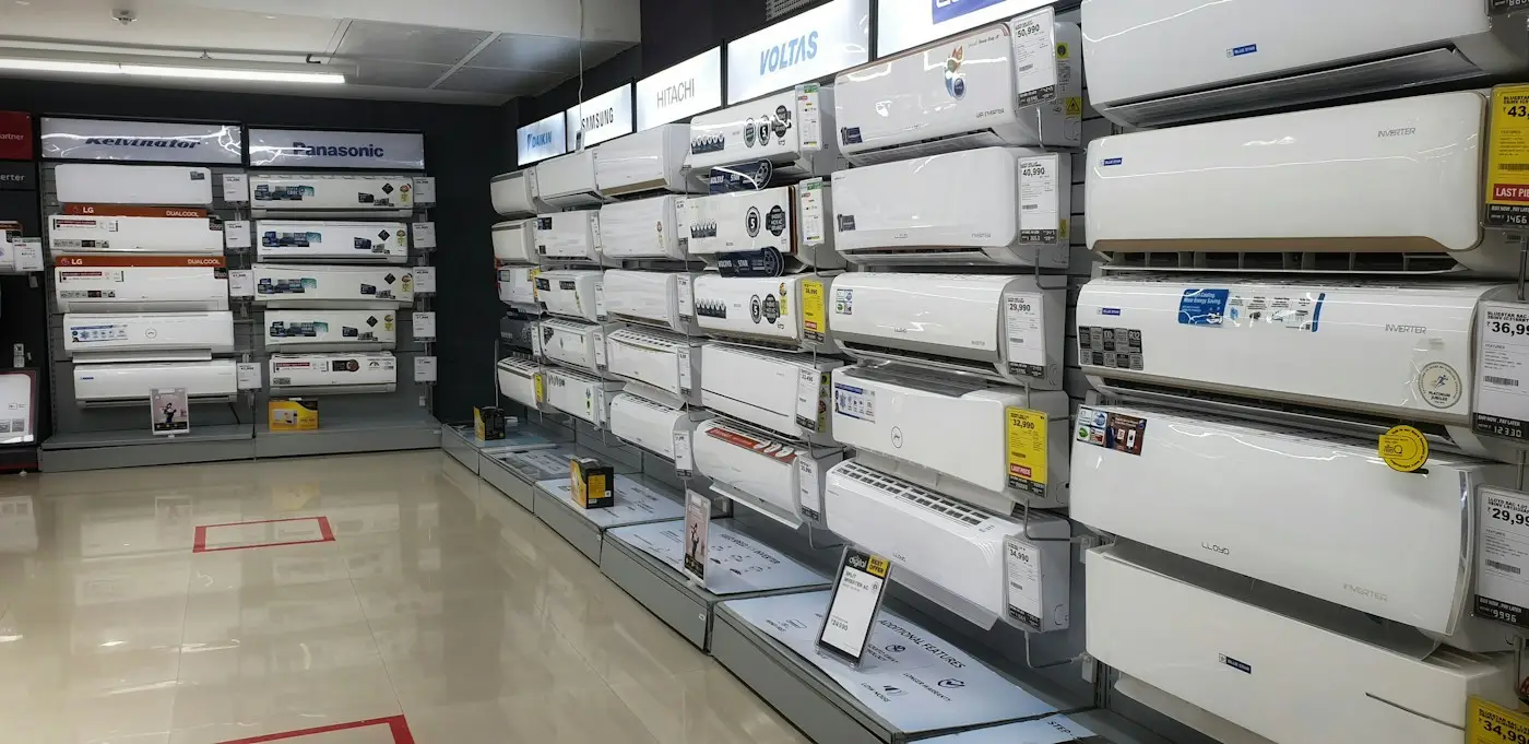 Air conditioning unit providing indoor comfort
